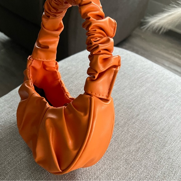 Mini Ruched Handbag - Picture 3 of 5